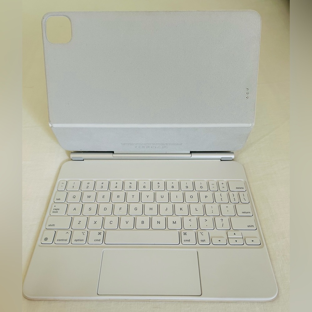 Apple Magic Keyboard for iPad Pro 11-inch White A2261 Trackpad Keyboard Case
